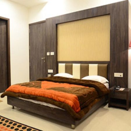 Hotel Popular Amritsar Zimmer foto